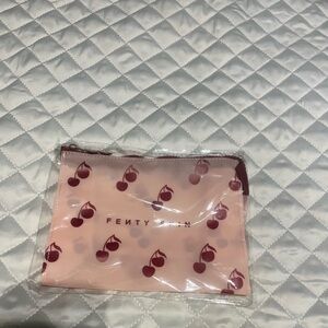 ✨NWT✨ Fenty Skin Bag